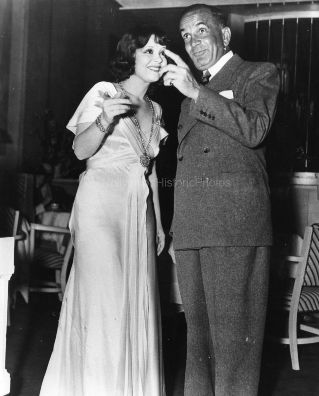 Clara Bow 1927 5 With Al Jolson wm.jpg